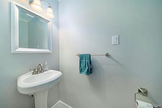 2536 Alveston Drive, Bloomfield Hills, MI 48304