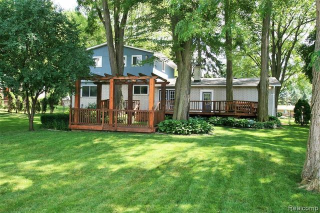 2536 Alveston Drive, Bloomfield Hills, MI 48304