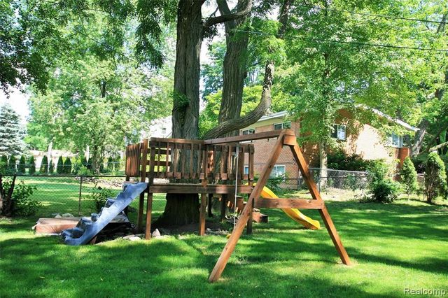 2536 Alveston Drive, Bloomfield Hills, MI 48304