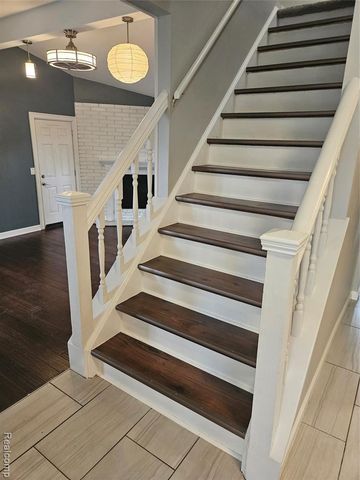 2536 Alveston Drive, Bloomfield Hills, MI 48304