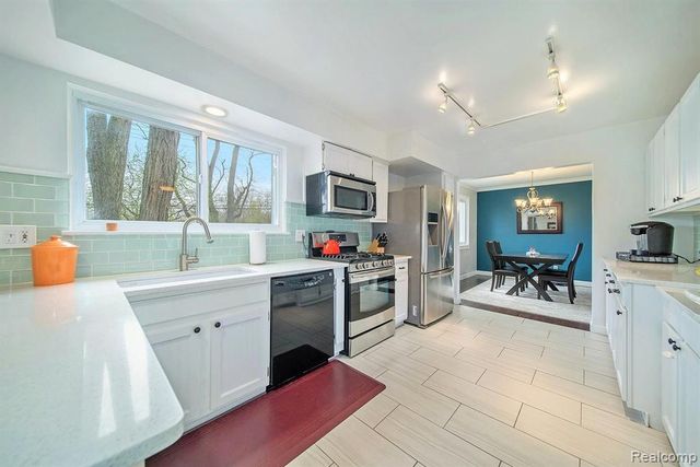 2536 Alveston Drive, Bloomfield Hills, MI 48304
