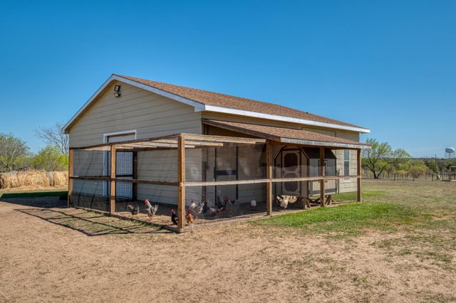 154 Three Oaks LN, Bastrop, TX 78602