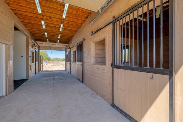 154 Three Oaks LN, Bastrop, TX 78602