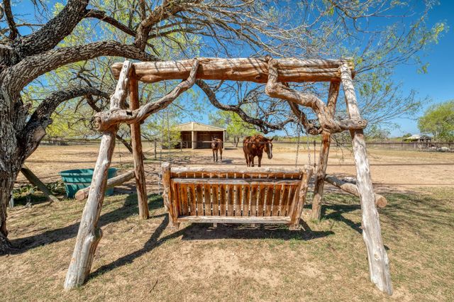 154 Three Oaks LN, Bastrop, TX 78602