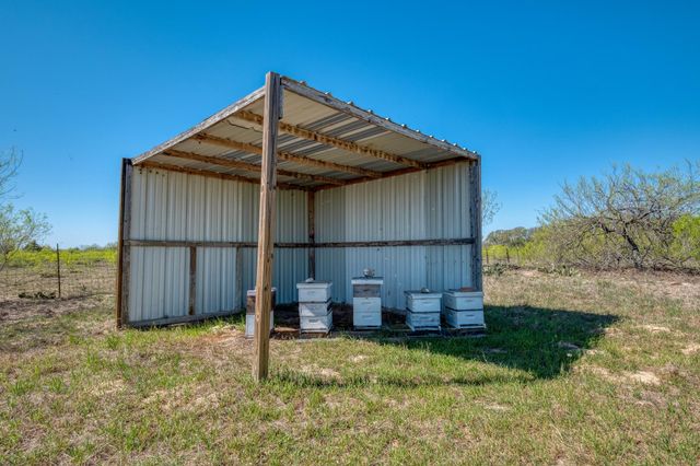 154 Three Oaks LN, Bastrop, TX 78602