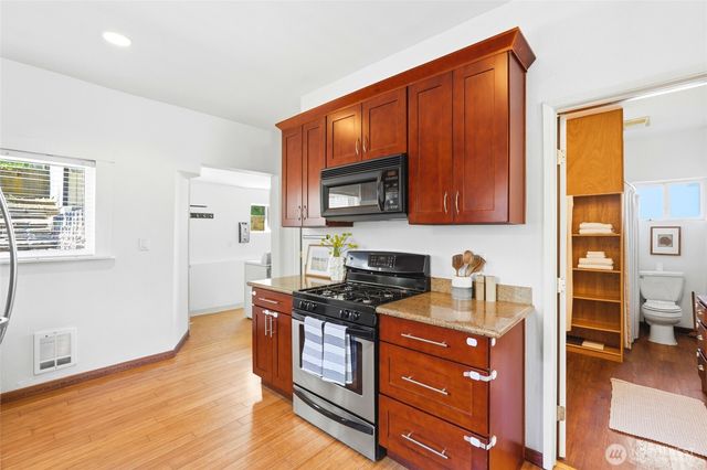 3310 Rucker Avenue, Everett, WA 98201
