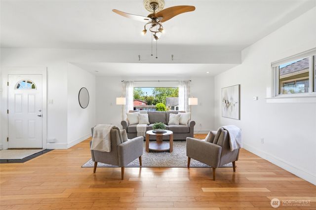 3310 Rucker Avenue, Everett, WA 98201