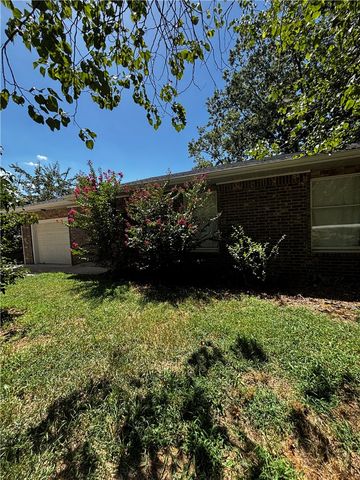 69 Leatherwood Drive, Holiday Island, AR 72631