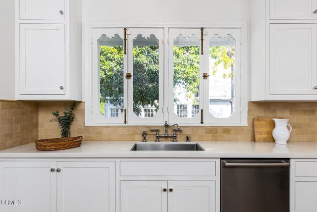 1275 New York Drive, Altadena, CA 91001