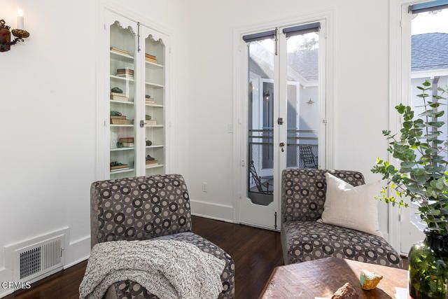 1275 New York Drive, Altadena, CA 91001