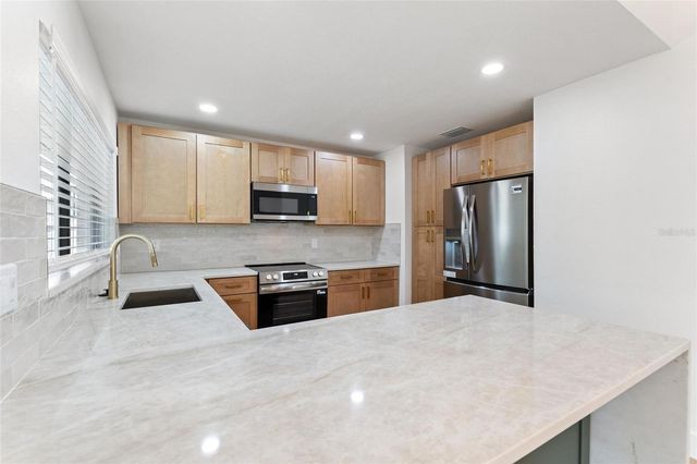 5104 GARDEN VALE AVENUE, Tampa, FL 33624