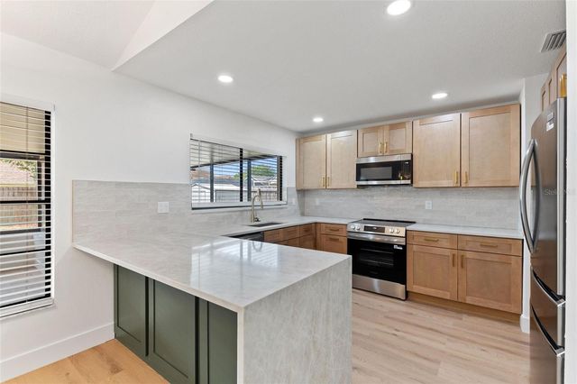5104 GARDEN VALE AVENUE, Tampa, FL 33624