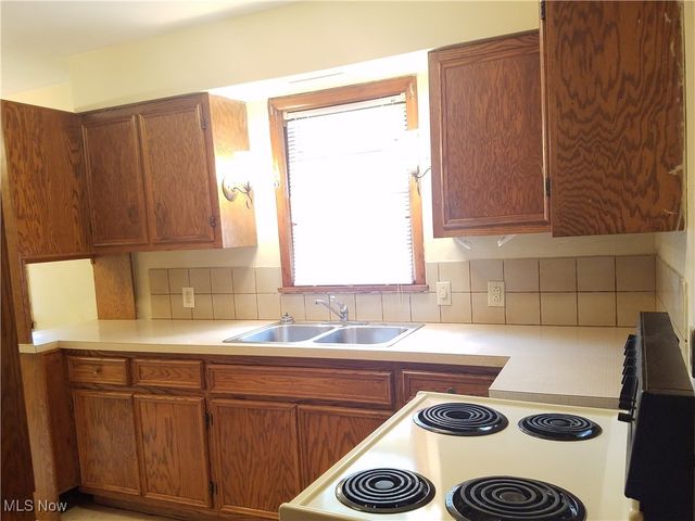 73 S Hartford Avenue, Youngstown, OH 44509