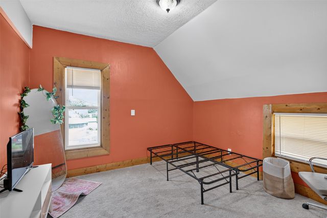 1017 E 13th Street, Des Moines, IA 50316