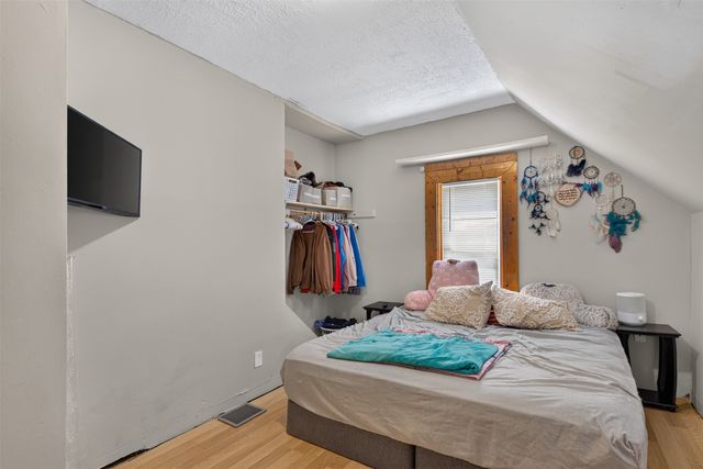 1017 E 13th Street, Des Moines, IA 50316
