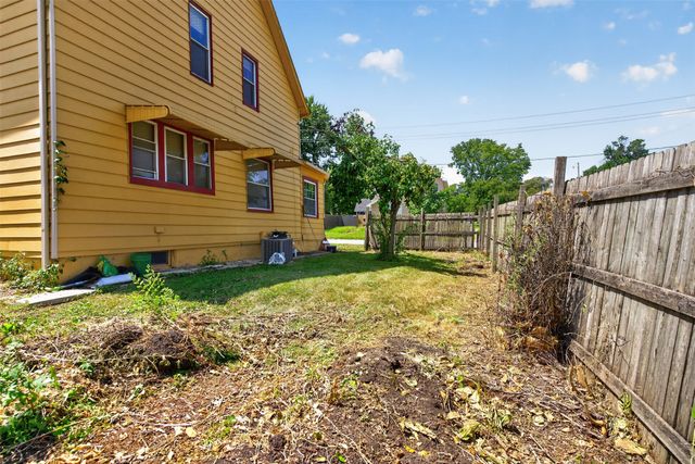1017 E 13th Street, Des Moines, IA 50316