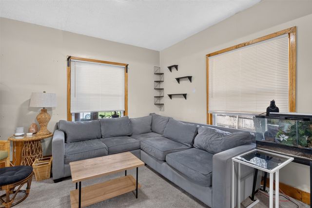 1017 E 13th Street, Des Moines, IA 50316