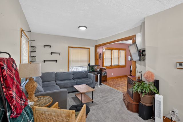 1017 E 13th Street, Des Moines, IA 50316