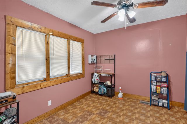 1017 E 13th Street, Des Moines, IA 50316