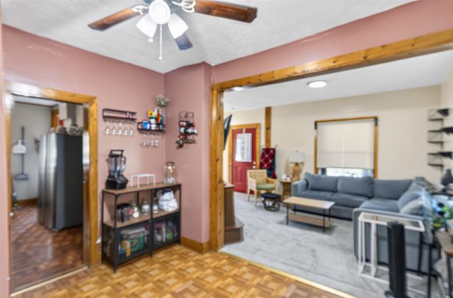 1017 E 13th Street, Des Moines, IA 50316