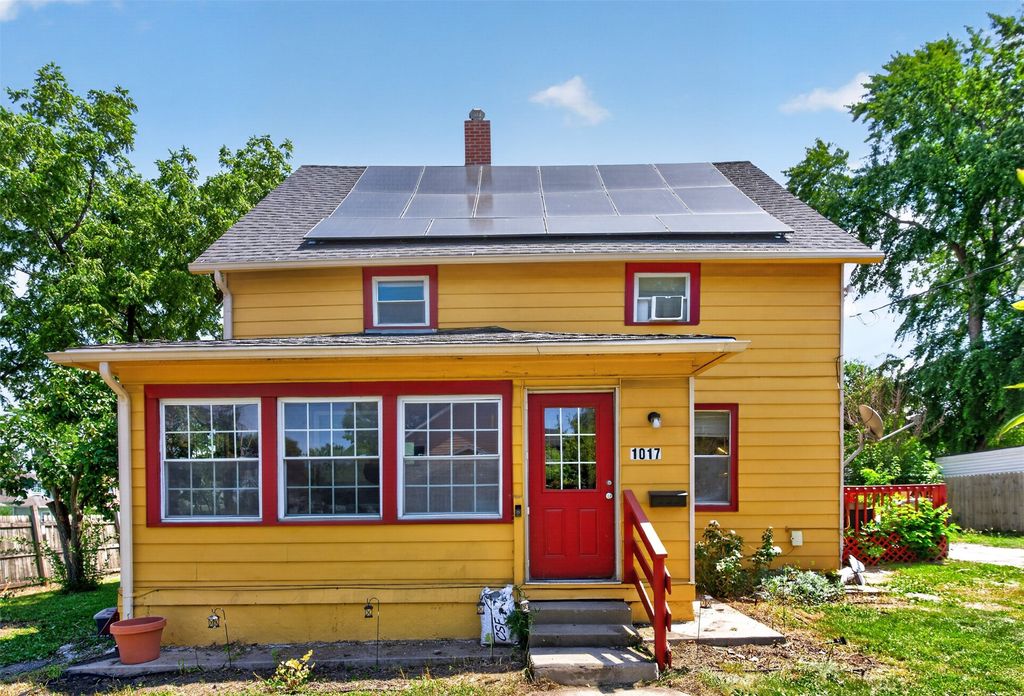 1017 E 13th Street, Des Moines, IA 50316