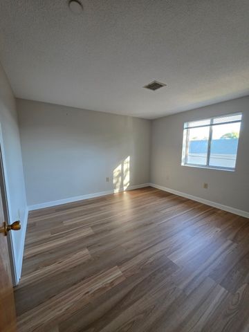 35 Prospect St 304, Woburn, MA 01801