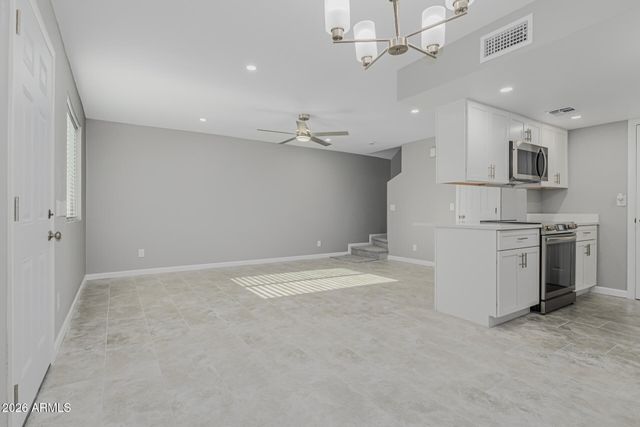 4733 E BELLEVIEW Street, Phoenix, AZ 85008