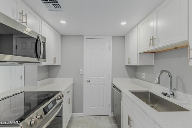 4733 E BELLEVIEW Street, Phoenix, AZ 85008