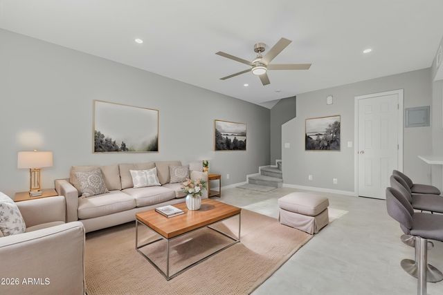 4733 E BELLEVIEW Street, Phoenix, AZ 85008