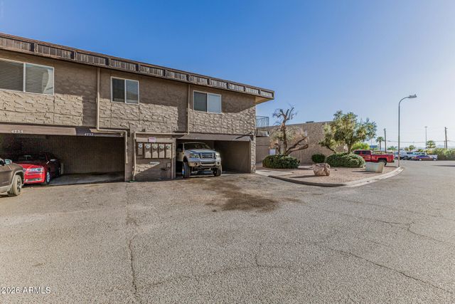 4733 E BELLEVIEW Street, Phoenix, AZ 85008