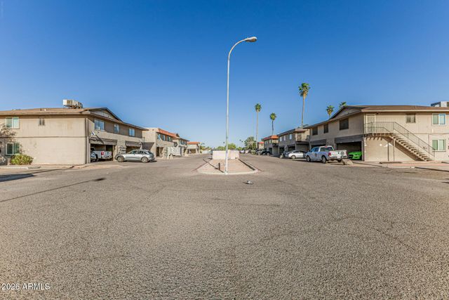 4733 E BELLEVIEW Street, Phoenix, AZ 85008