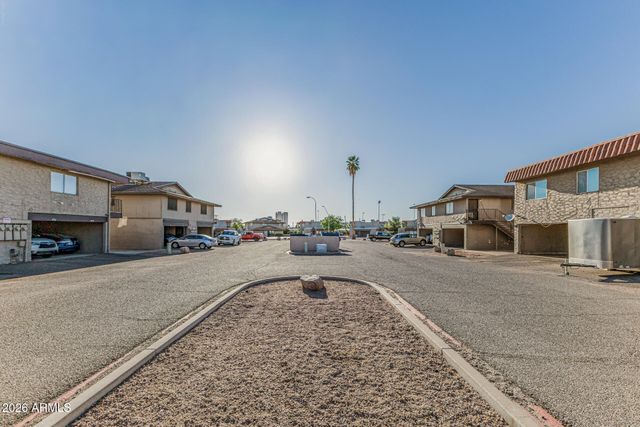 4733 E BELLEVIEW Street, Phoenix, AZ 85008