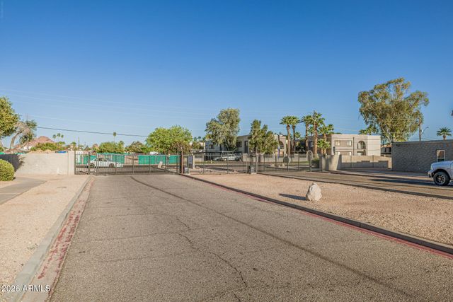 4733 E BELLEVIEW Street, Phoenix, AZ 85008