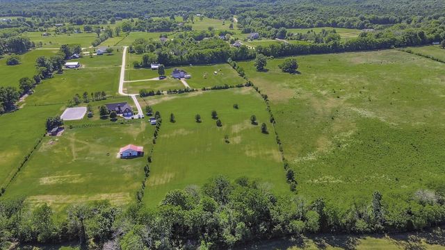 7108 Comstock Rd, Spring Hill, TN 37174