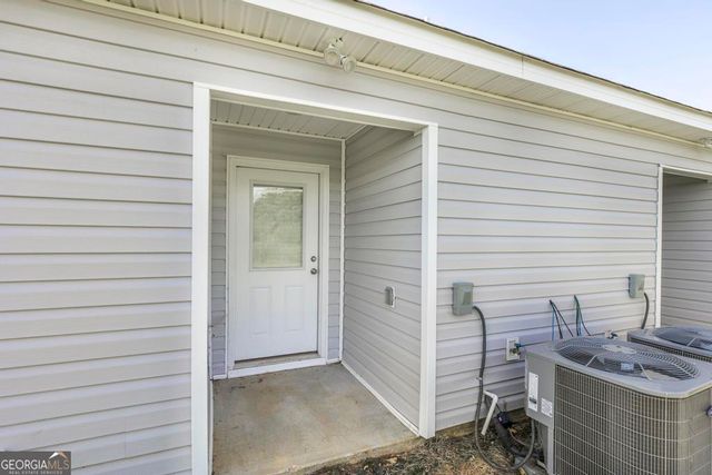 32 APTS 601-605 Ashford Way, Hawkinsville, GA 31036