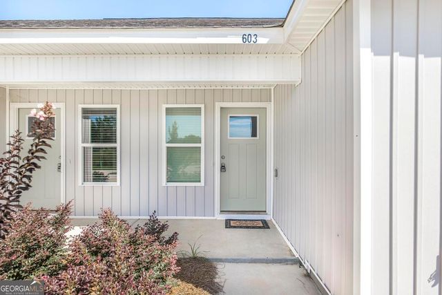 32 APTS 601-605 Ashford Way, Hawkinsville, GA 31036