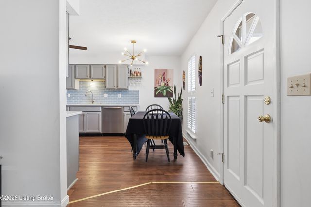 9805 Katie Ct, Louisville, KY 40291