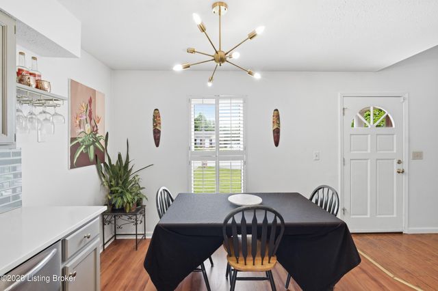 9805 Katie Ct, Louisville, KY 40291