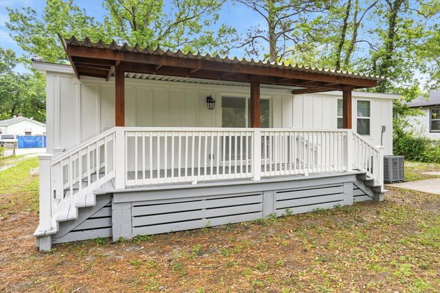 2711 Saratoga Road, North Charleston, SC 29405