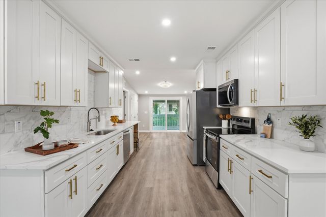 2711 Saratoga Road, North Charleston, SC 29405