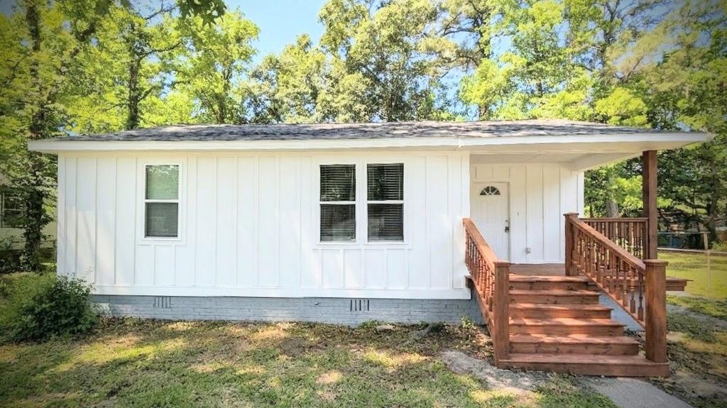 Image 1 of property listing at 2711 Saratoga Road, North Charleston, SC 29405