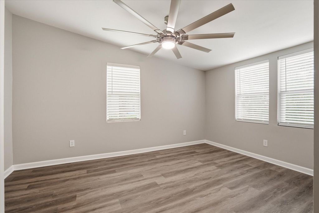Image 13 of property listing at 2711 Saratoga Road, North Charleston, SC 29405