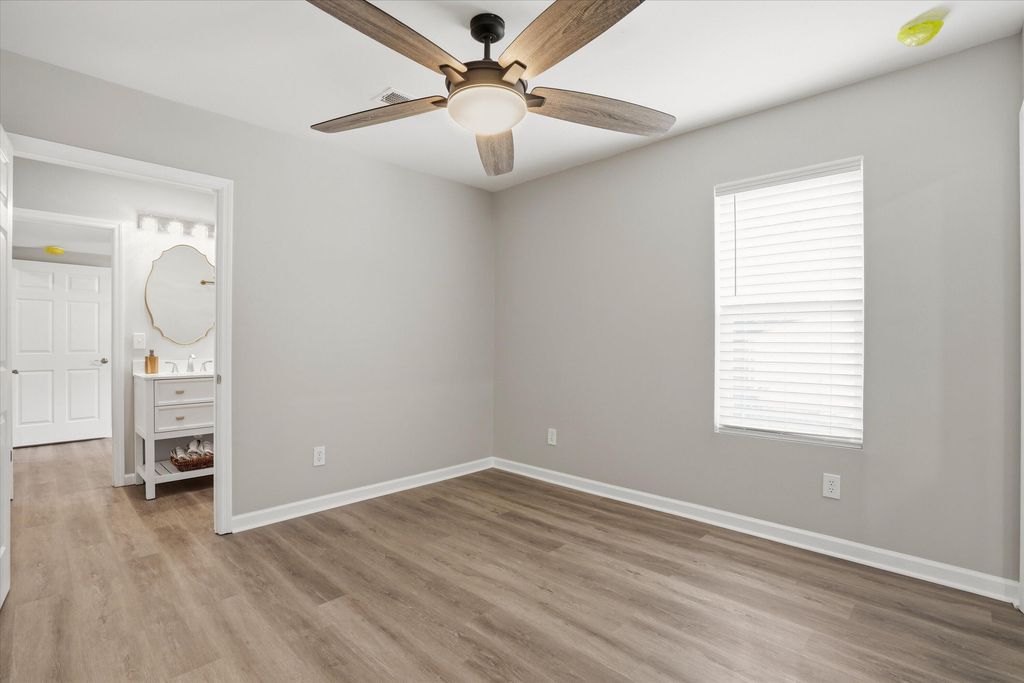 Image 15 of property listing at 2711 Saratoga Road, North Charleston, SC 29405
