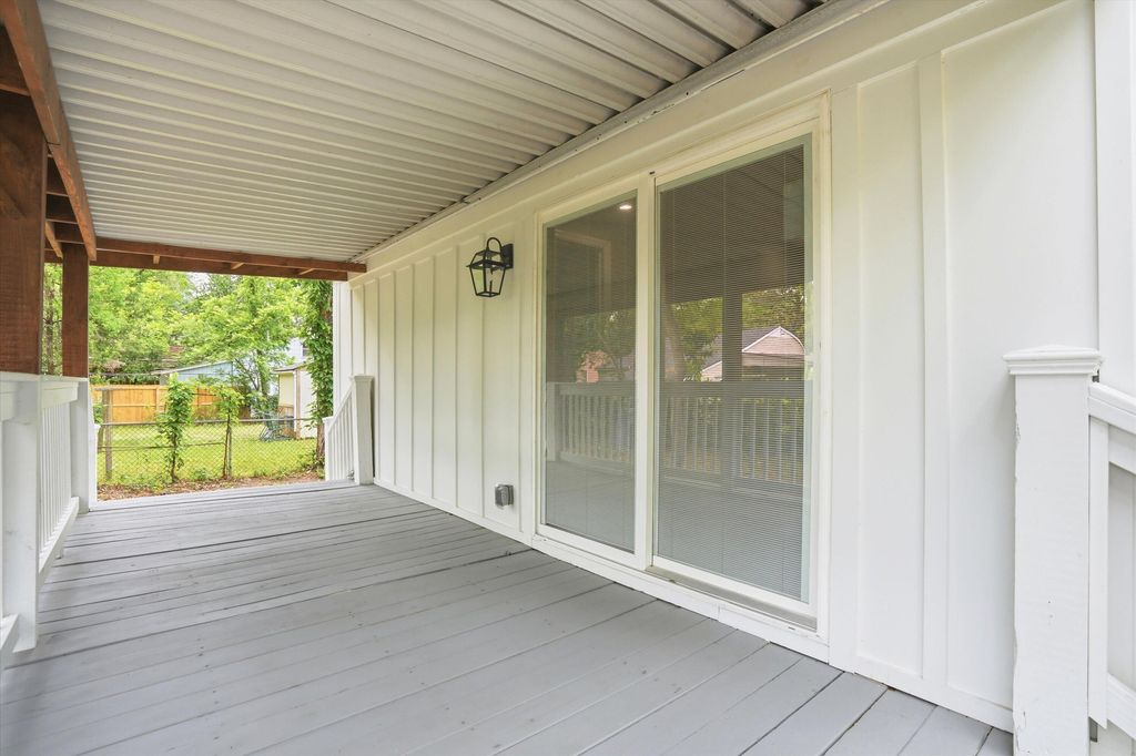 Image 19 of property listing at 2711 Saratoga Road, North Charleston, SC 29405