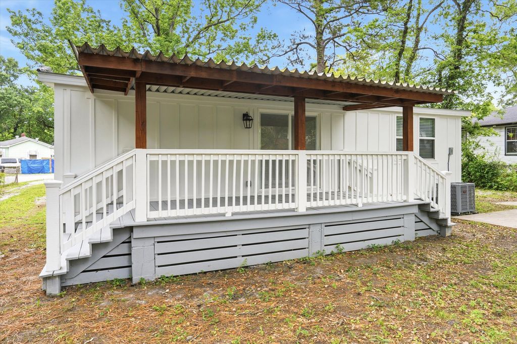 Image 20 of property listing at 2711 Saratoga Road, North Charleston, SC 29405