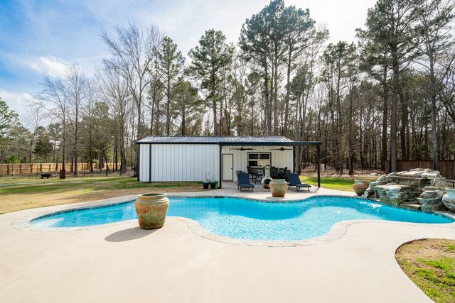 24341 Stallion Park, Lindale, TX 75771