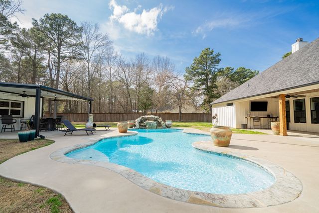 24341 Stallion Park, Lindale, TX 75771