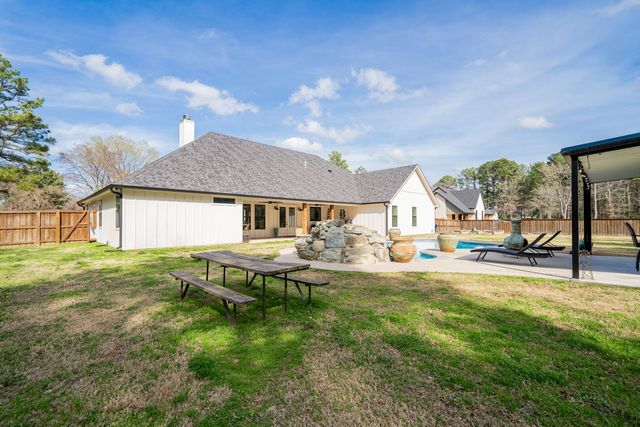 24341 Stallion Park, Lindale, TX 75771