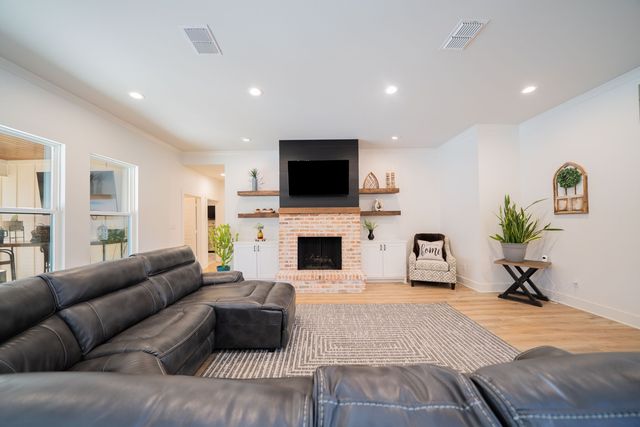 24341 Stallion Park, Lindale, TX 75771