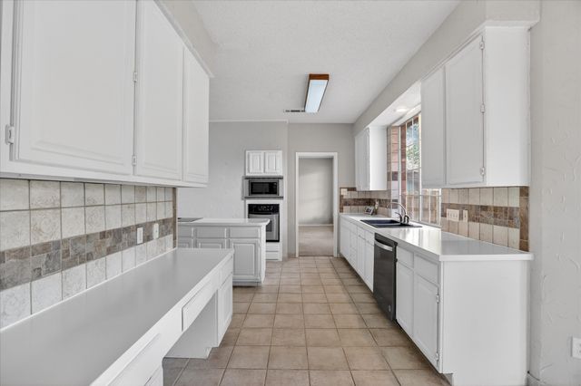 6114 Pinwood Circle, Arlington, TX 76001